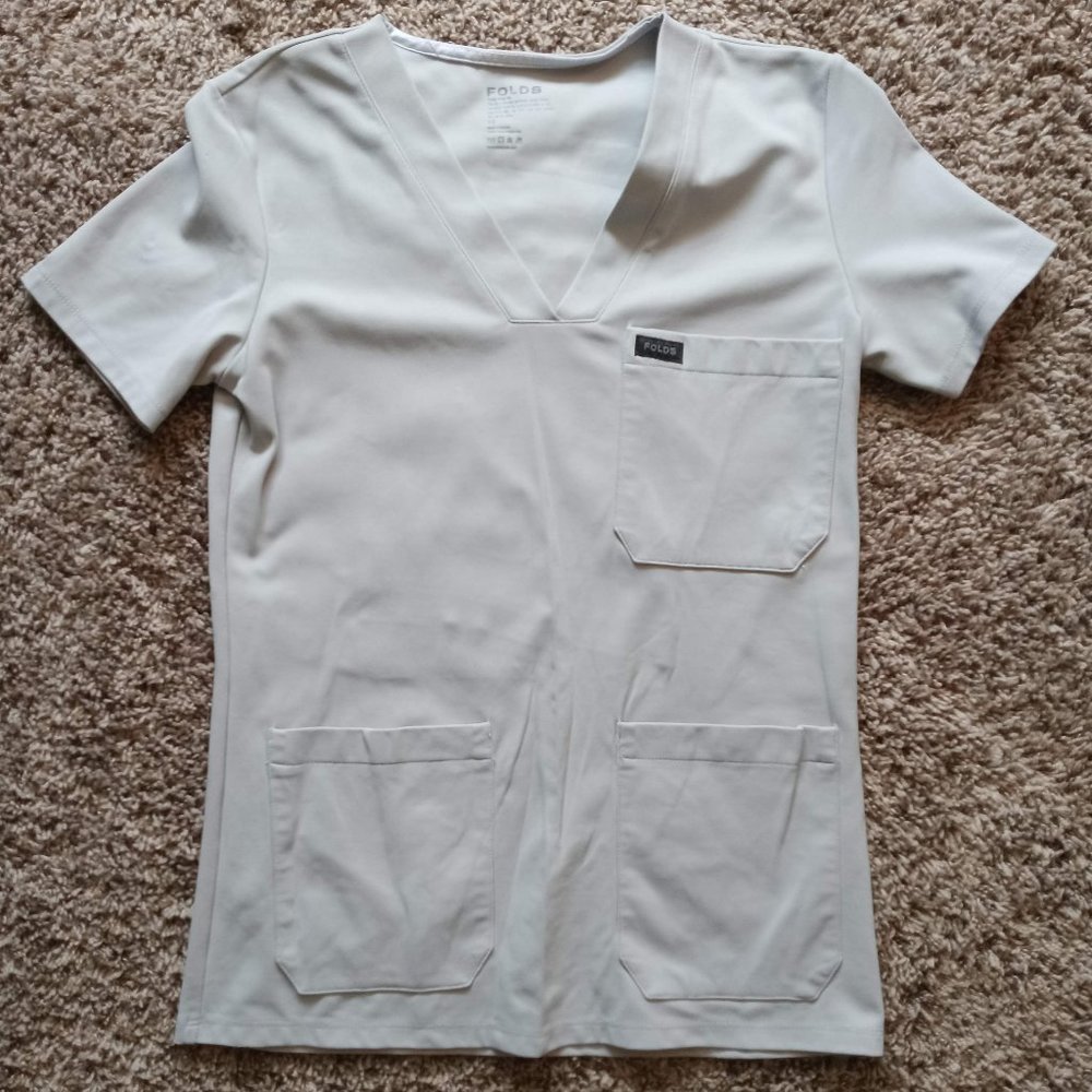 Folds Wear Women's V-Neck 3-Pocket Scrub Top